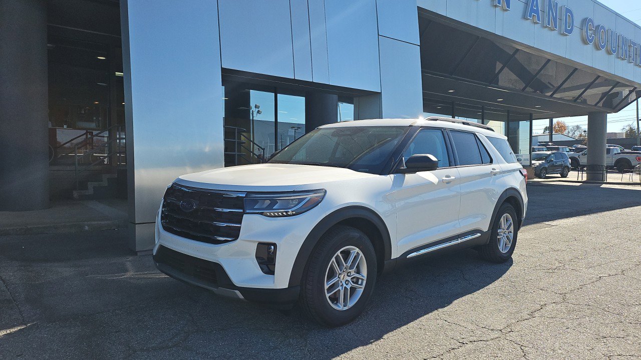 New 2025 Ford Explorer Active w/ Active Comfort Package image 2