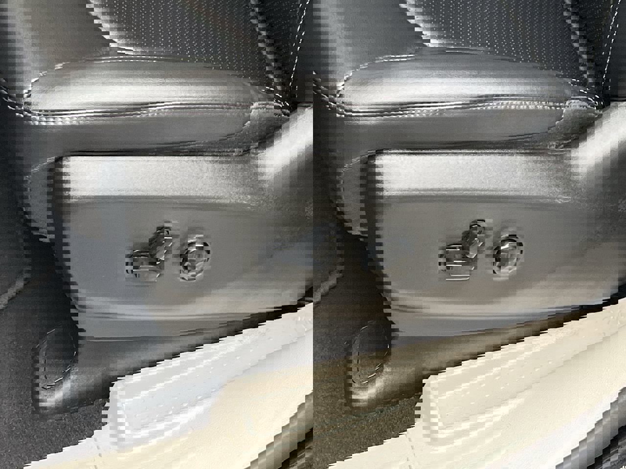 Used 2024 Chrysler Pacifica Touring-L image 10