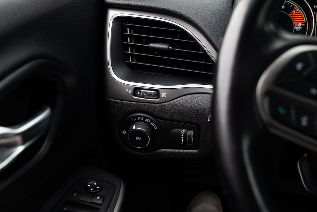 Used 2020 Jeep Cherokee Latitude w/ Quick Order Package 26F North image 13