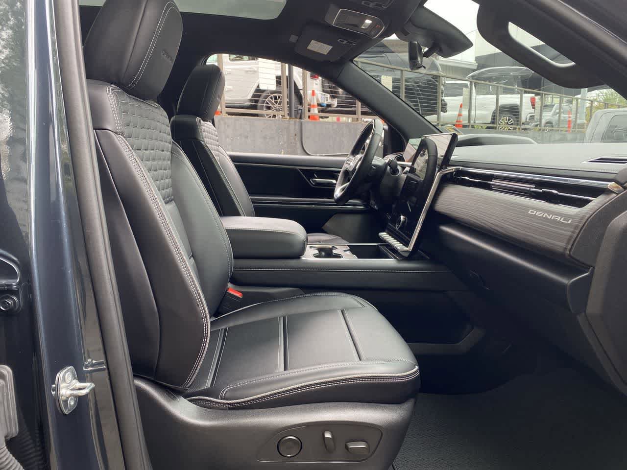 Used 2025 GMC Sierra EV Denali AWD/4WD image 18