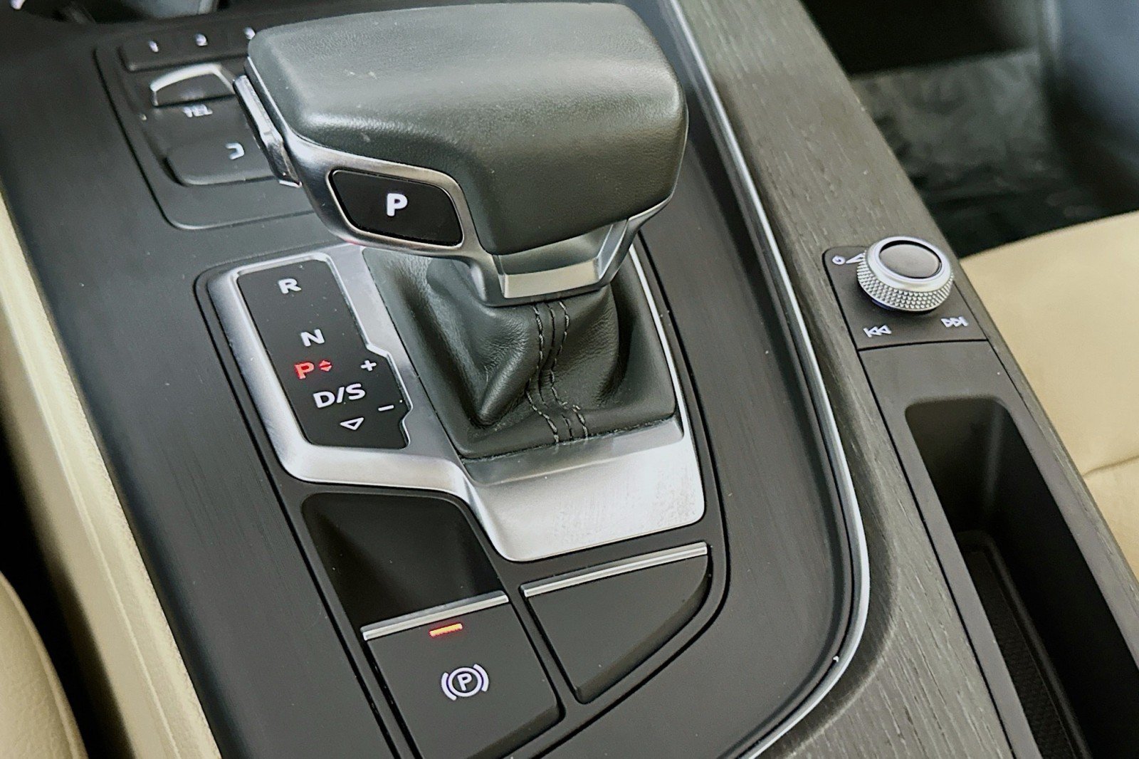 Used 2019 Audi A4 2.0T Premium FWD image 7