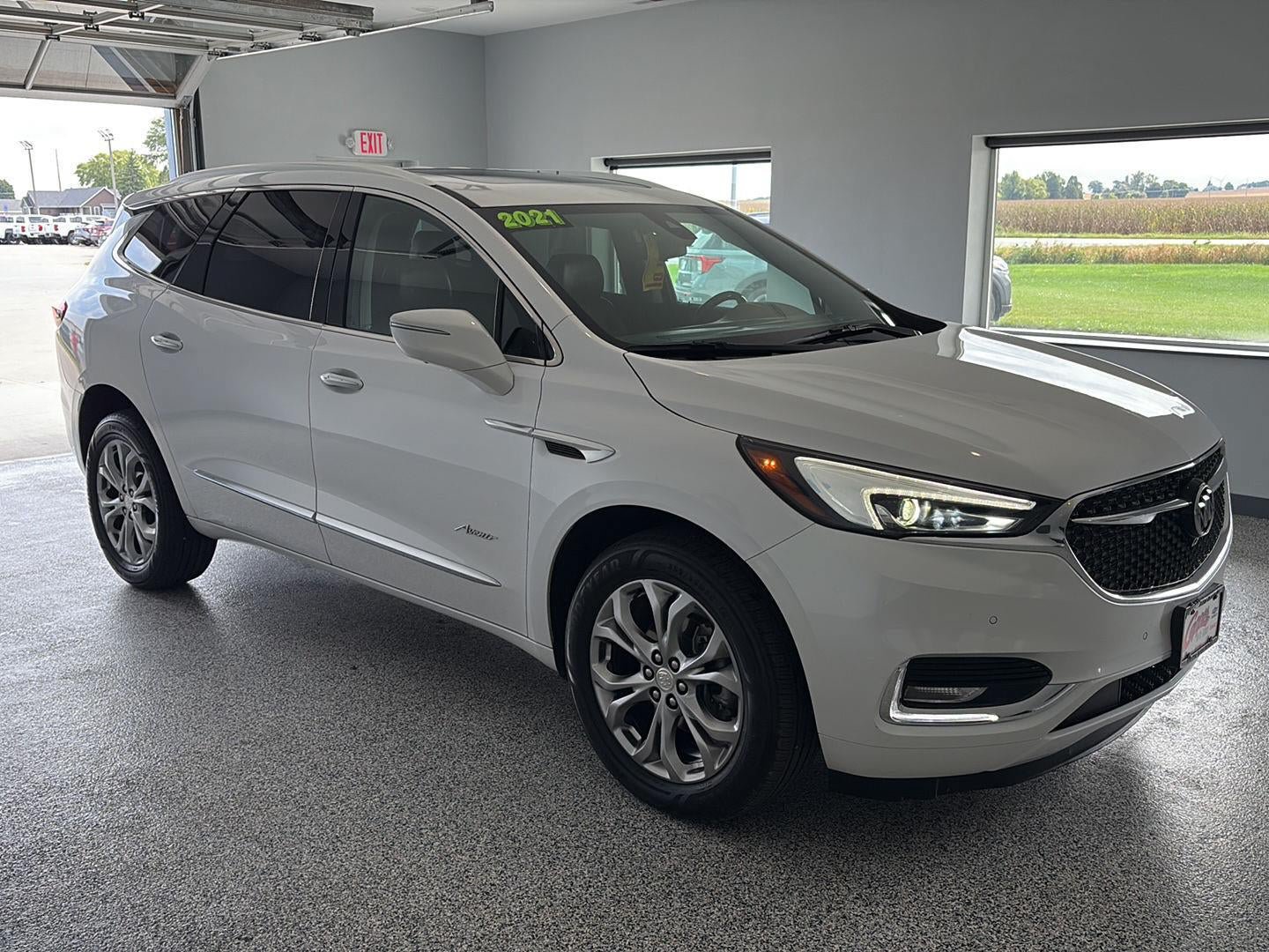 Used 2021 Buick Enclave Avenir w/ Avenir Technology Package AWD/4WD image 5