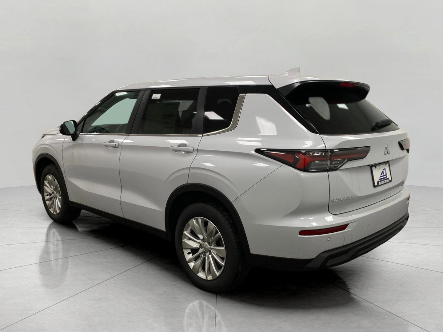 New 2026 Mitsubishi Outlander ES image 6
