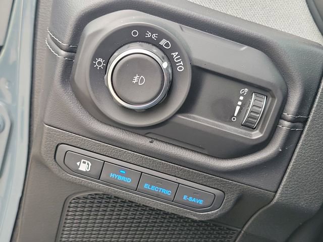 Used 2025 Jeep Wrangler Unlimited Sahara AWD/4WD image 7