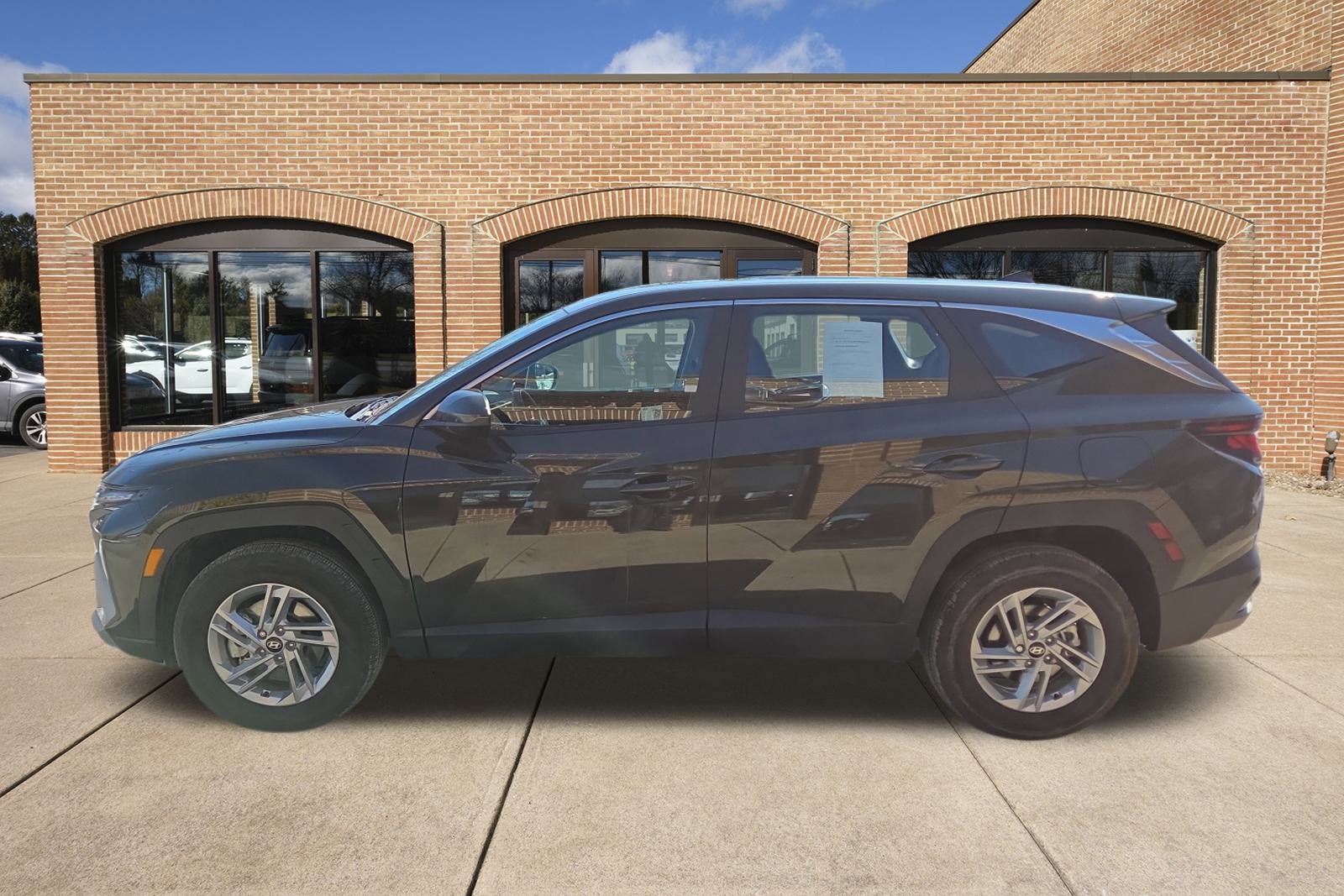 Certified 2025 Hyundai Tucson SE image 7