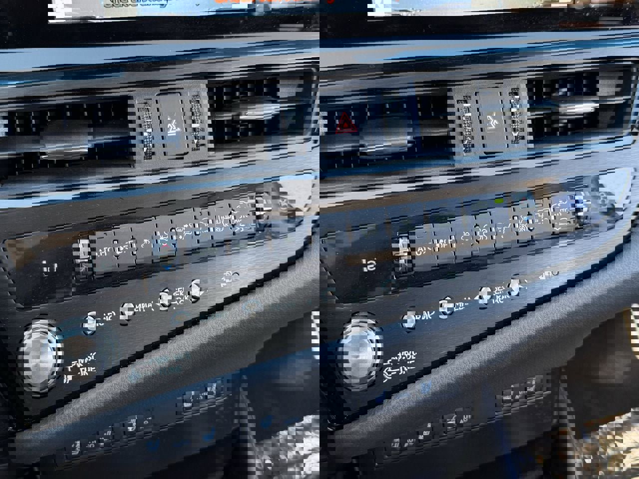 Used 2025 Lexus ES 300h F Sport w/ Accessory Package (Z2) image 18