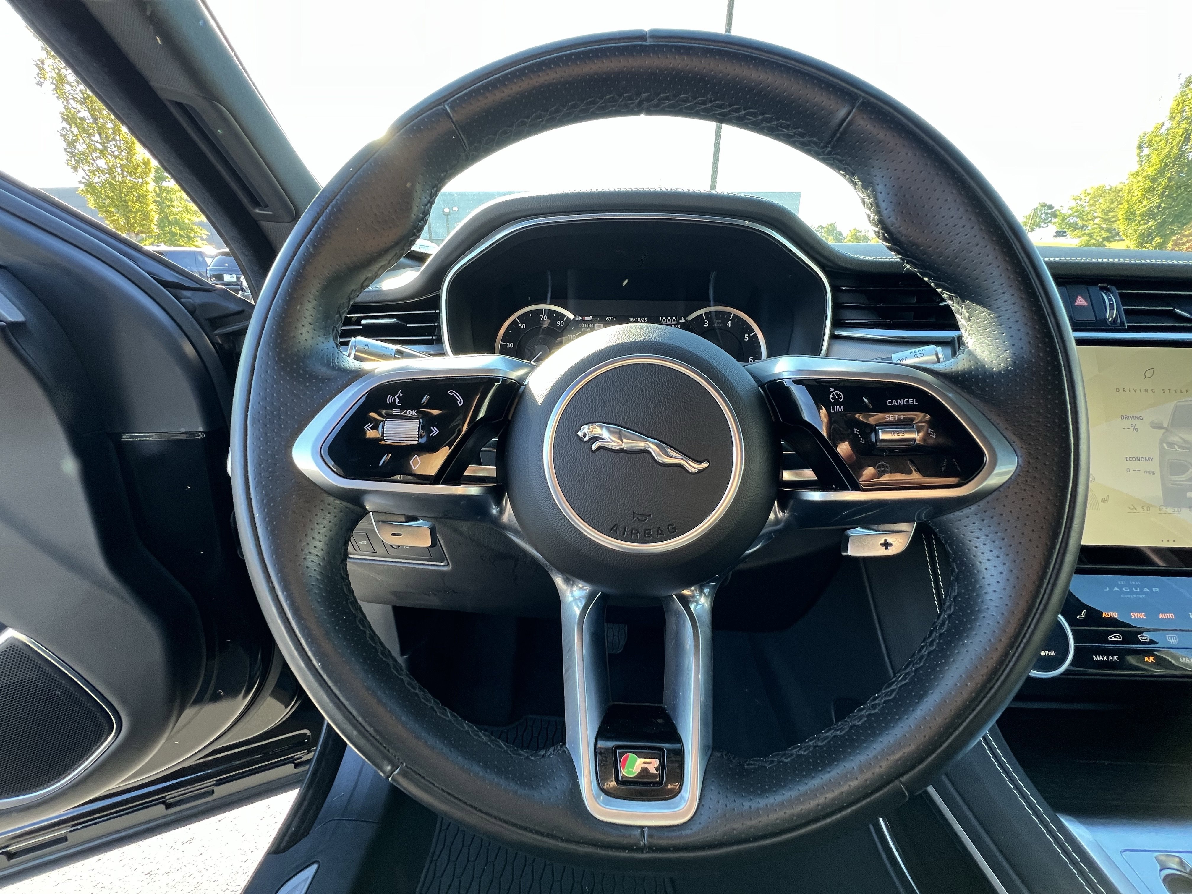 Certified 2022 Jaguar F-PACE R-Dynamic S image 19