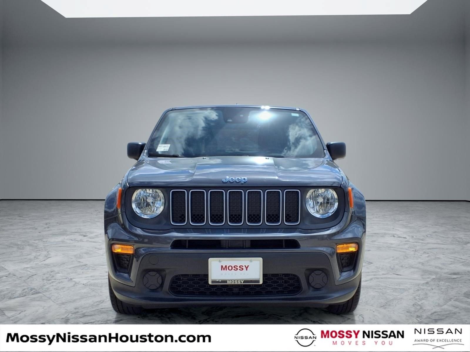 Used 2023 Jeep Renegade Latitude AWD/4WD image 3