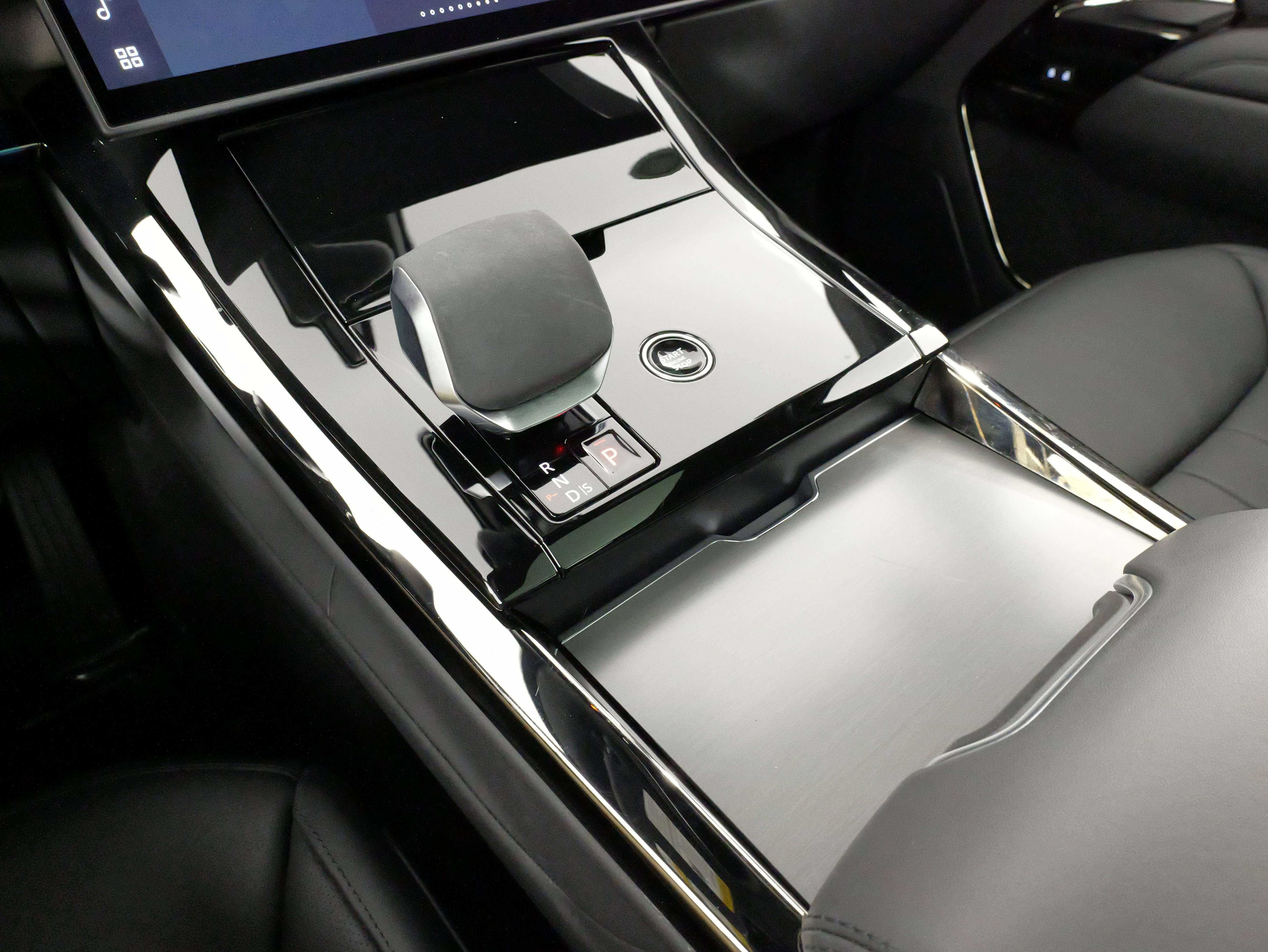 Used 2025 Land Rover Range Rover Sport SE image 55