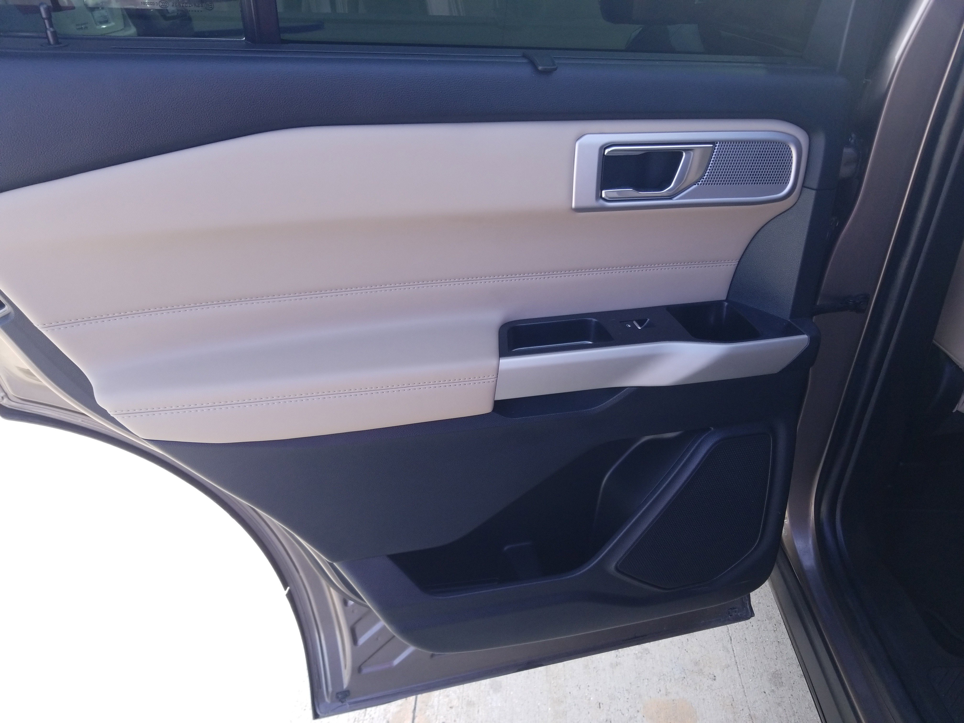 Used 2021 Ford Explorer Limited w/ Equipment Group 301A image 11