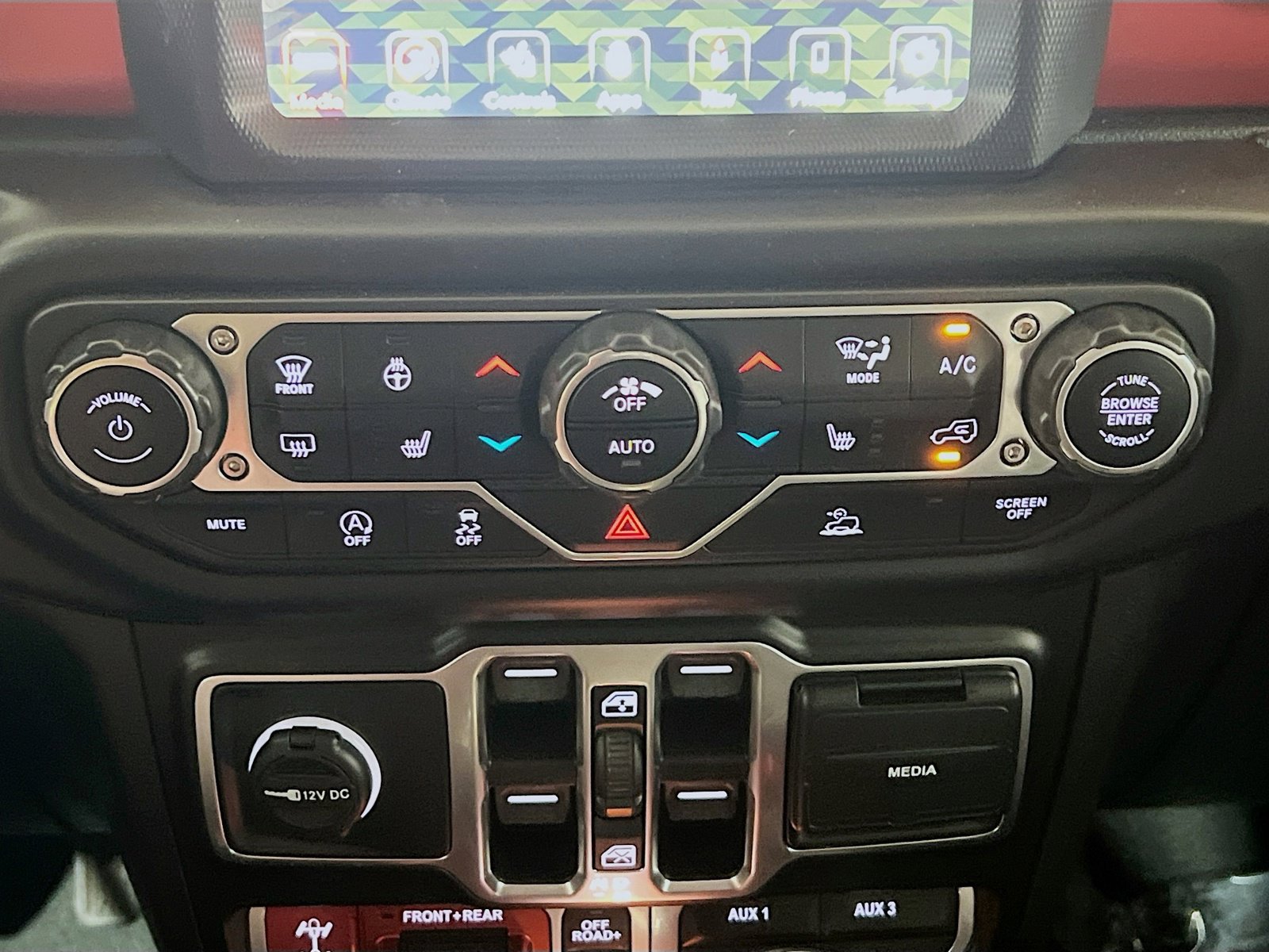 Used 2022 Jeep Gladiator Rubicon w/ LED Lighting Group AWD/4WD image 12