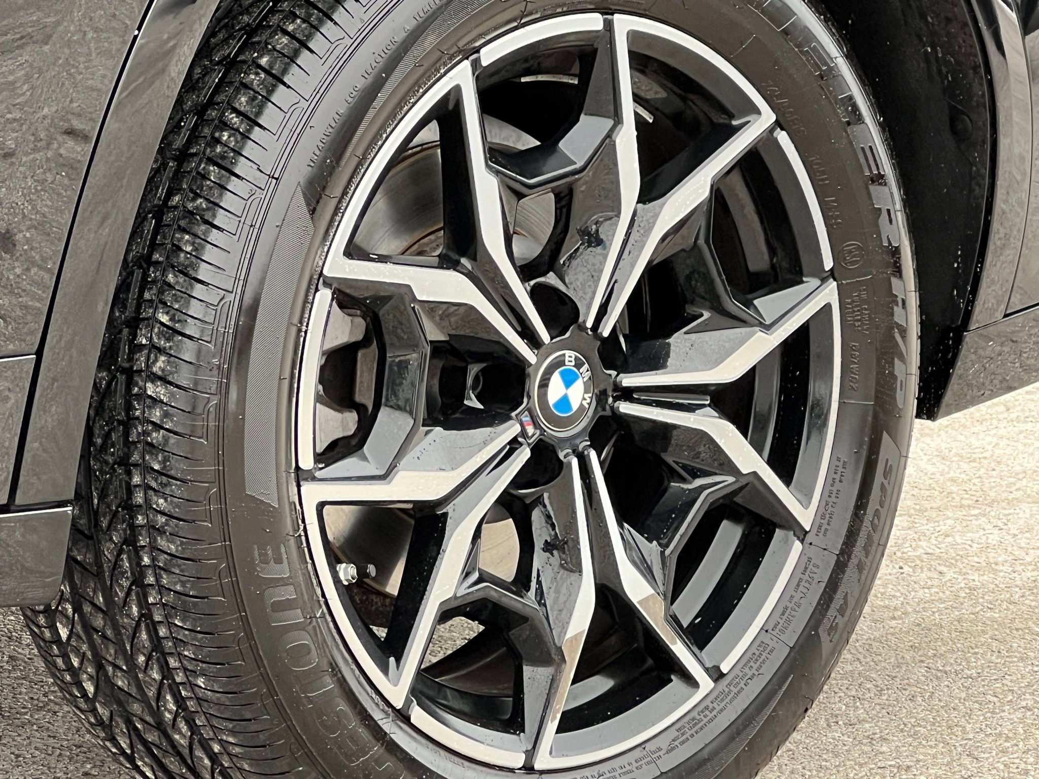 Used 2024 BMW X4 xDrive30i w/ M Sport Package image 13