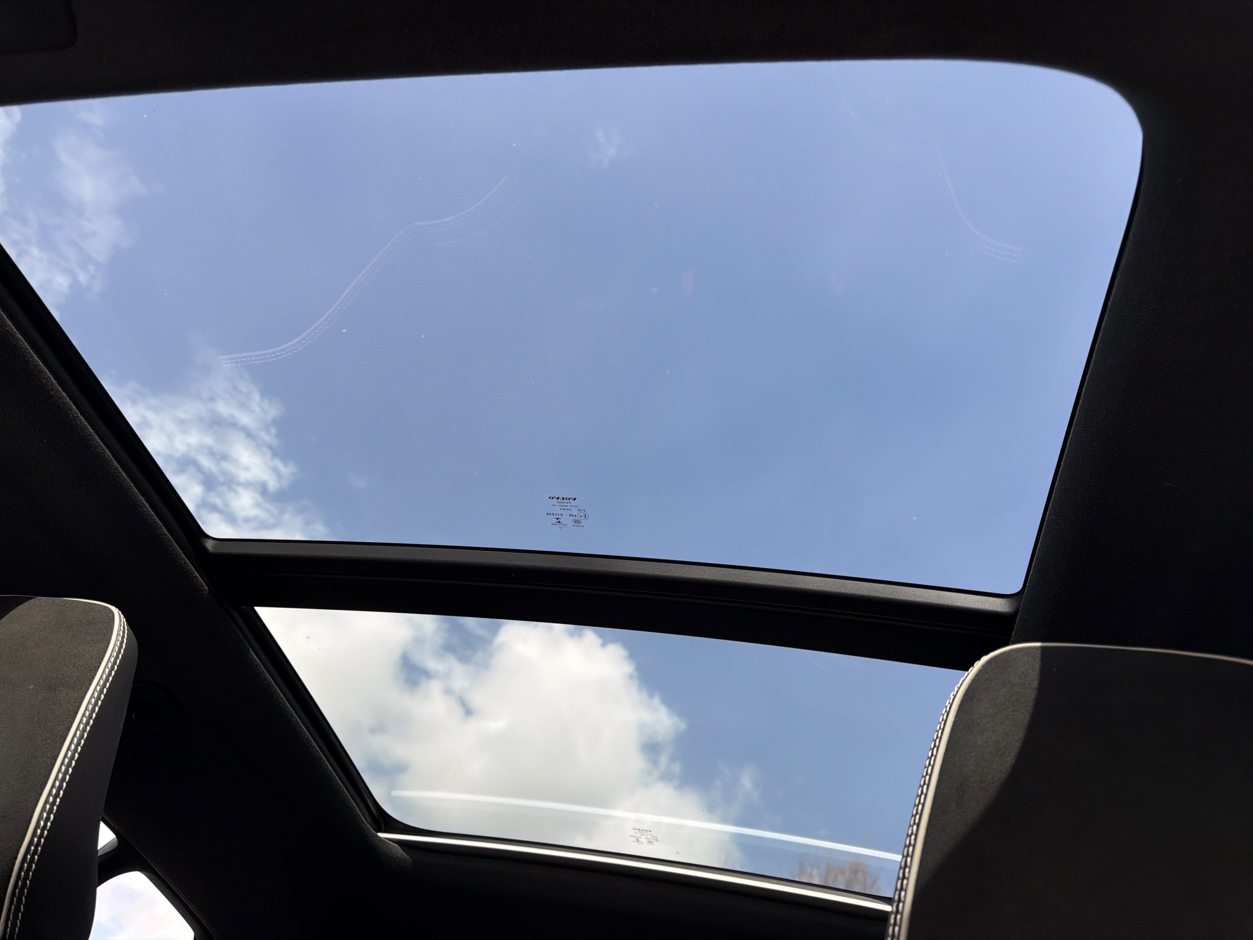 Certified 2022 Volvo XC40 P8 Recharge Plus image 28