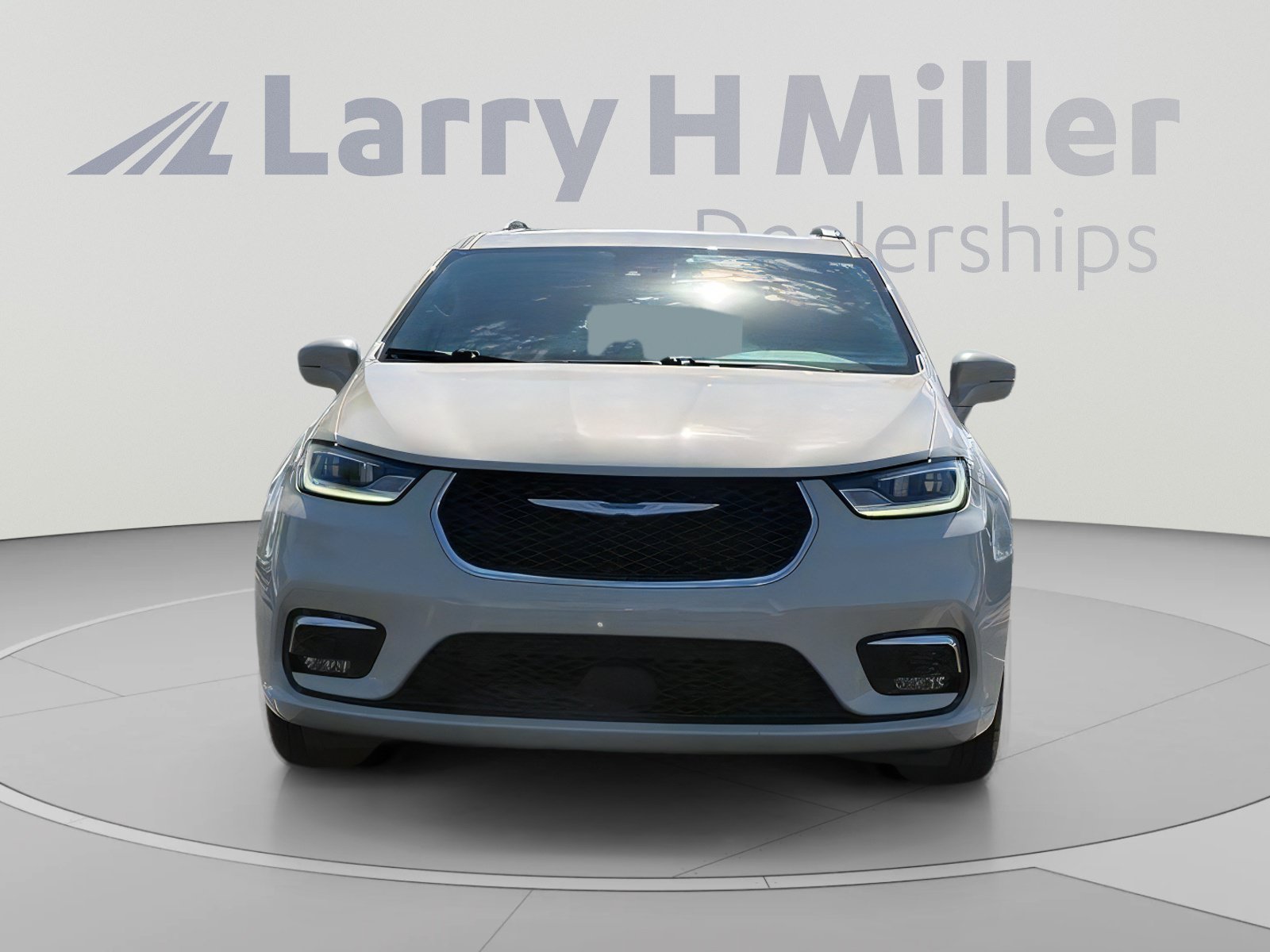 Used 2021 Chrysler Pacifica Touring-L w/ Uconnect Theater Family Group FWD image 9