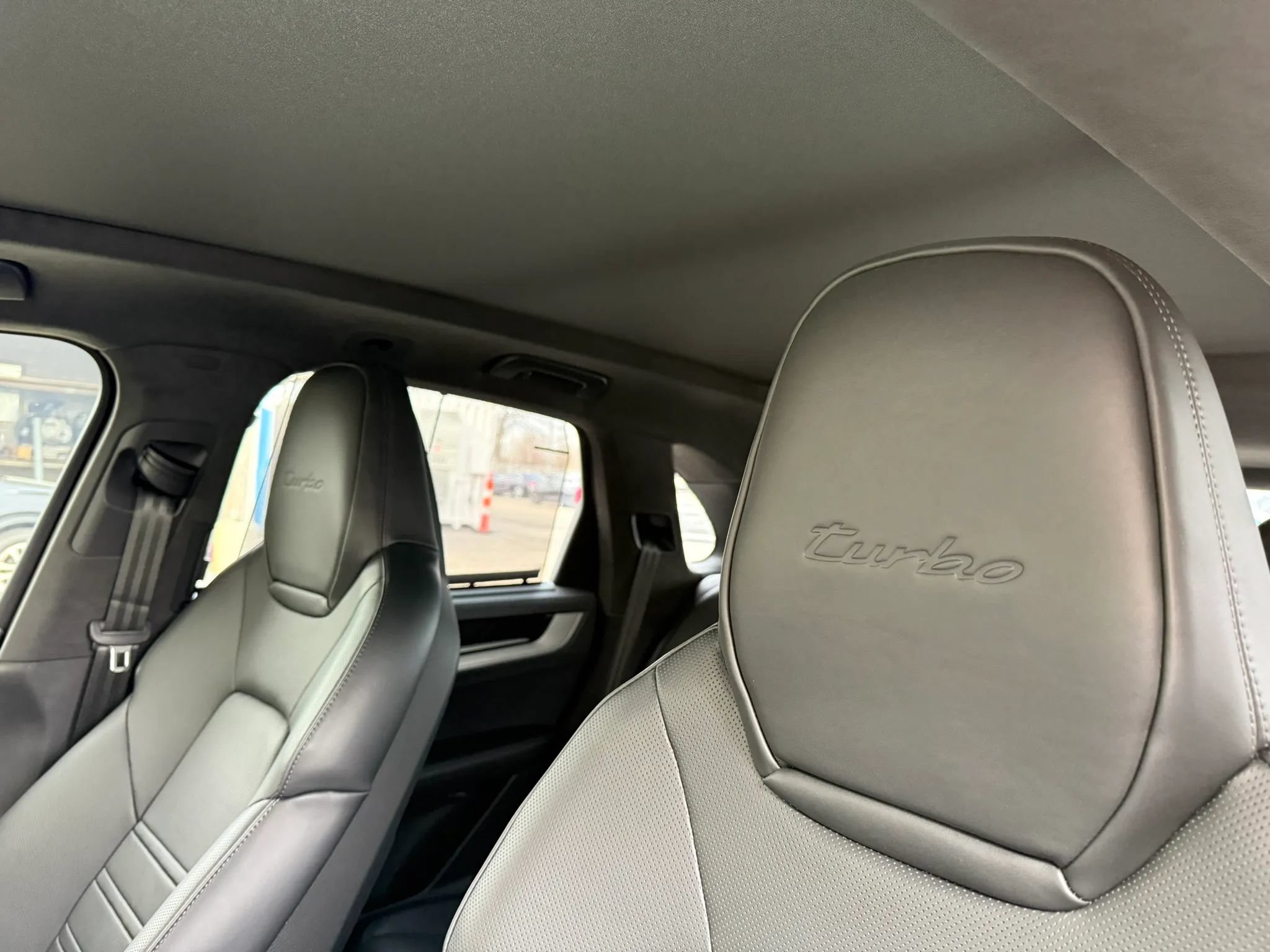 Used 2024 Porsche Cayenne Turbo AWD/4WD image 36