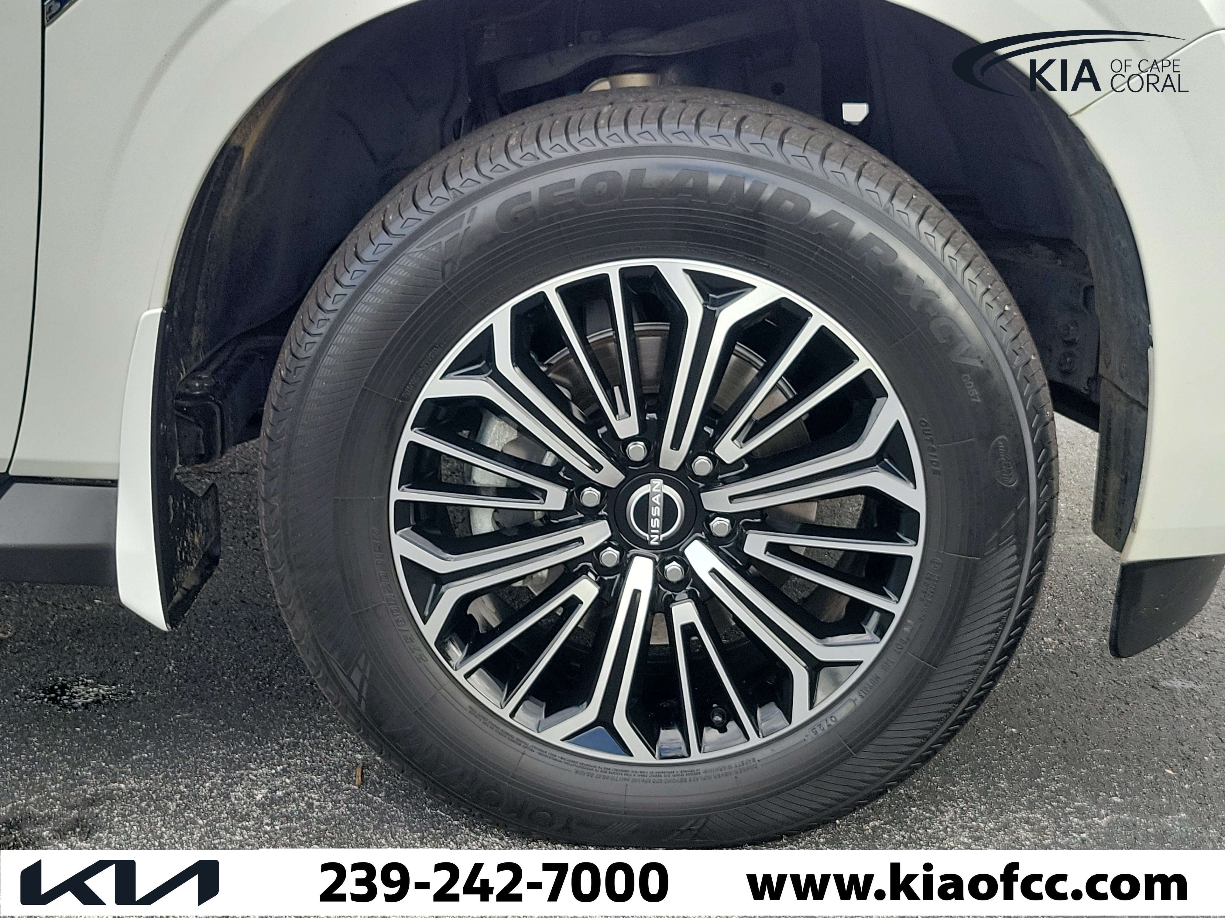 Used 2025 Nissan Armada SL AWD/4WD image 7