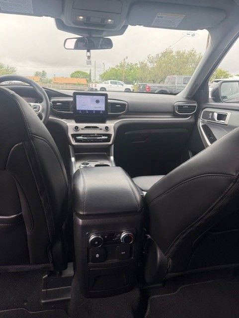 Used 2024 Ford Explorer XLT w/ Equipment Group 202A RWD image 15
