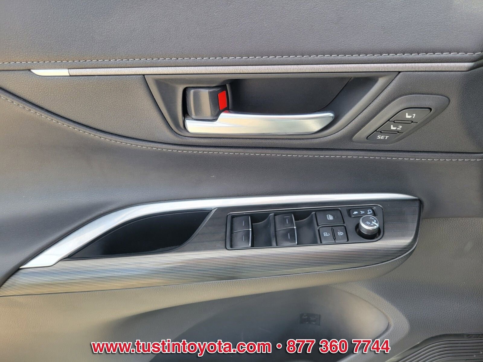 Certified 2023 Toyota Venza XLE image 17