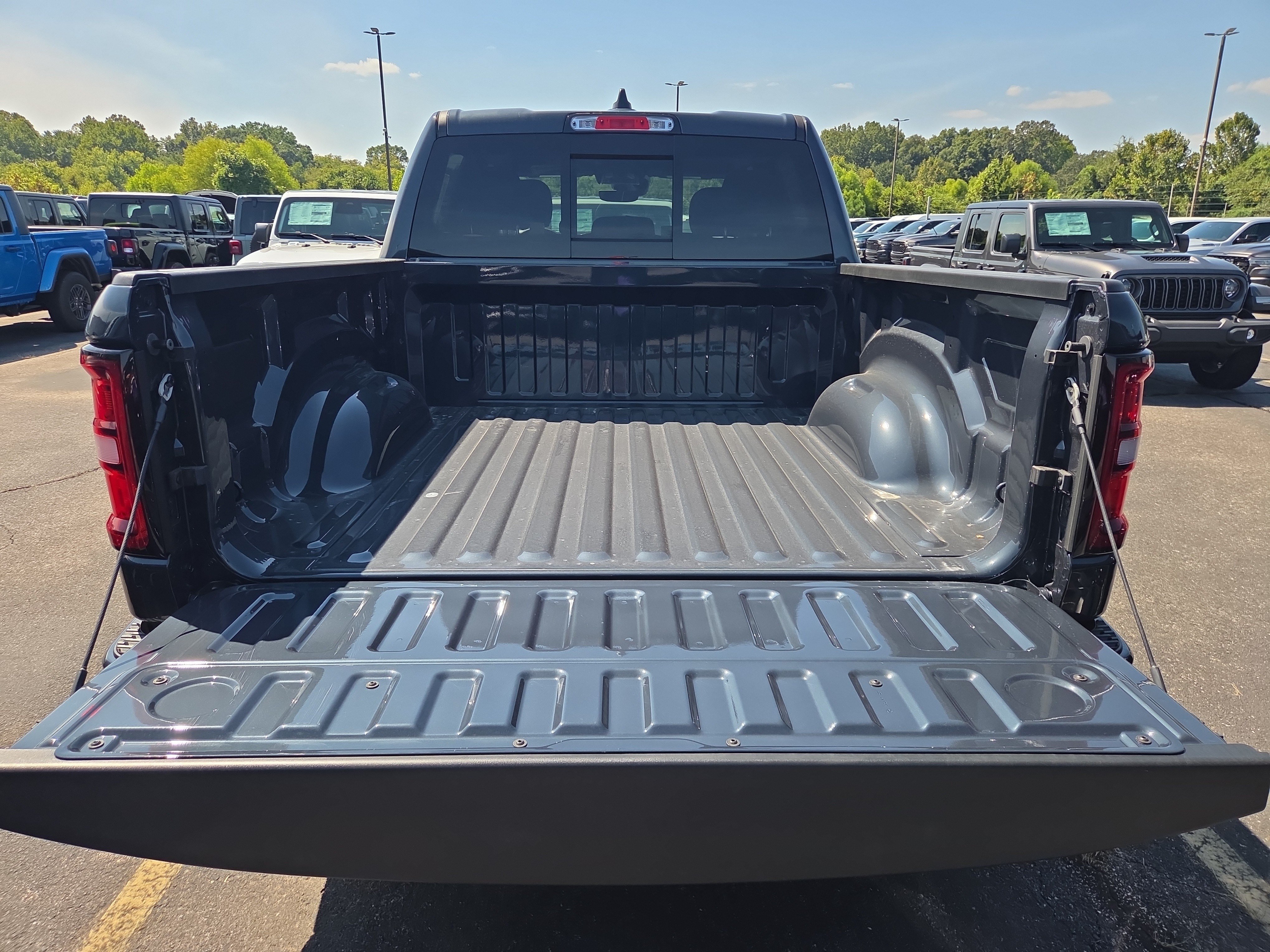 New 2026 RAM 1500 Big Horn w/ Night Edition AWD/4WD image 8