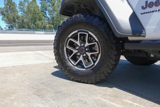 Used 2025 Jeep Wrangler Unlimited Rubicon AWD/4WD image 8