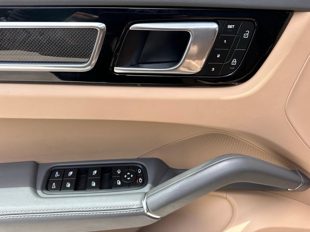 Certified 2023 Porsche Cayenne AWD/4WD image 17