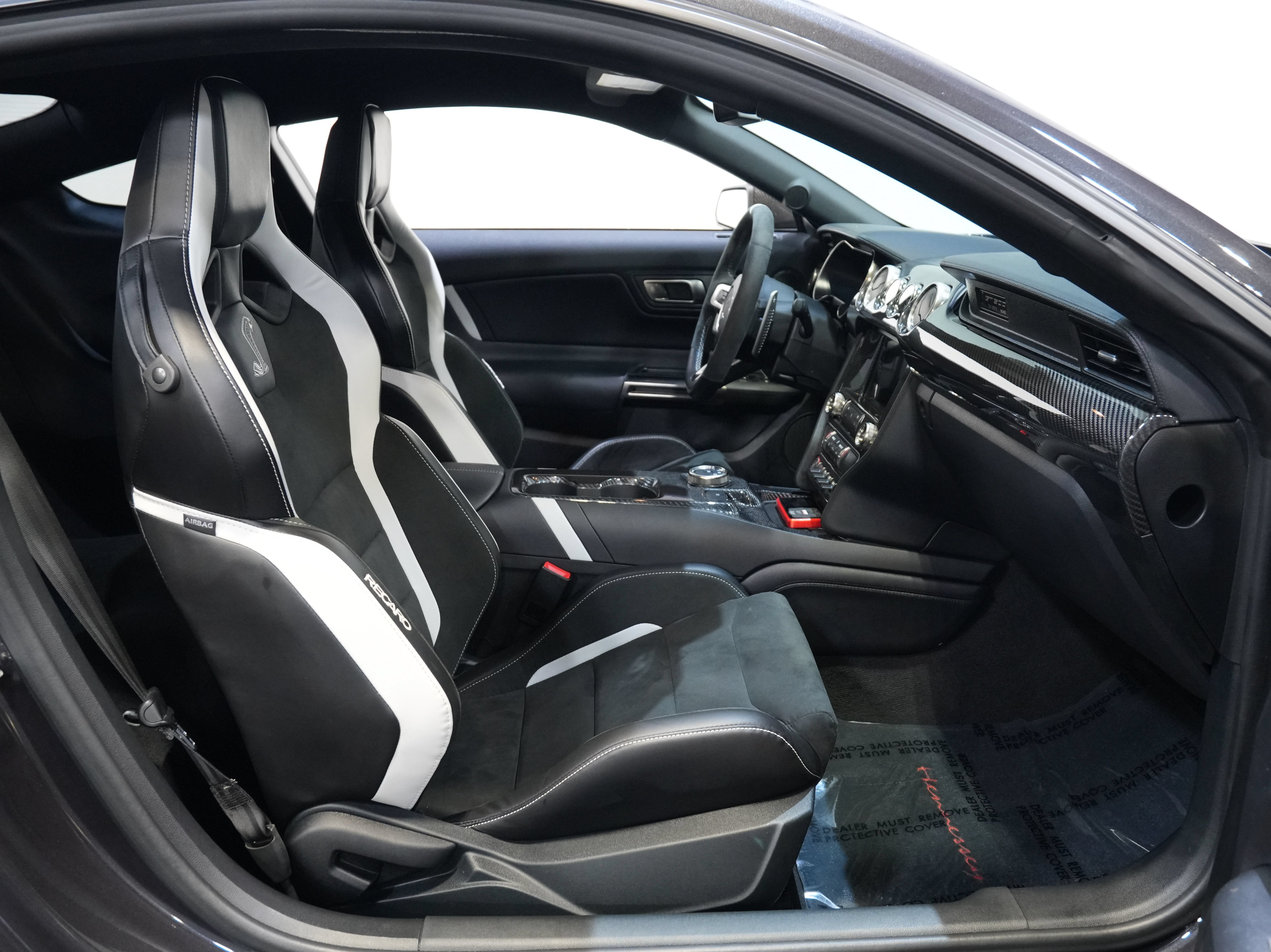 Used 2022 Ford Mustang Shelby GT500 w/ Carbon Fiber Track Pack RWD image 34