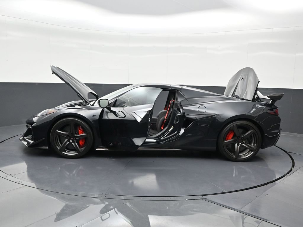 Used 2024 Chevrolet Corvette Z06 w/ Z07 Performance Package image 32