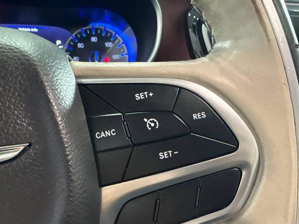 Used 2020 Chrysler Pacifica Limited FWD image 28
