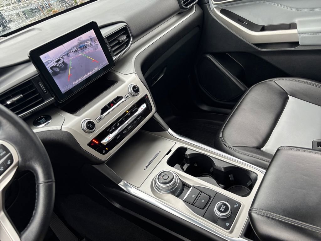 Used 2022 Ford Explorer XLT w/ Equipment Group 202A AWD/4WD image 21