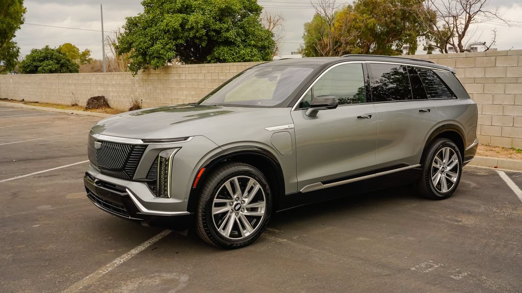 New 2027 Cadillac Vistiq Luxury w/ LPO, Floor Liner Package AWD/4WD image 3