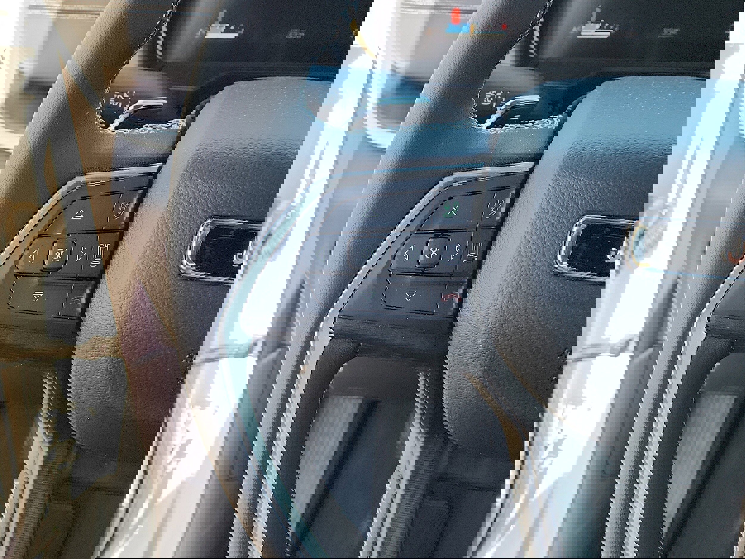 Used 2025 Jeep Grand Cherokee Altitude image 15