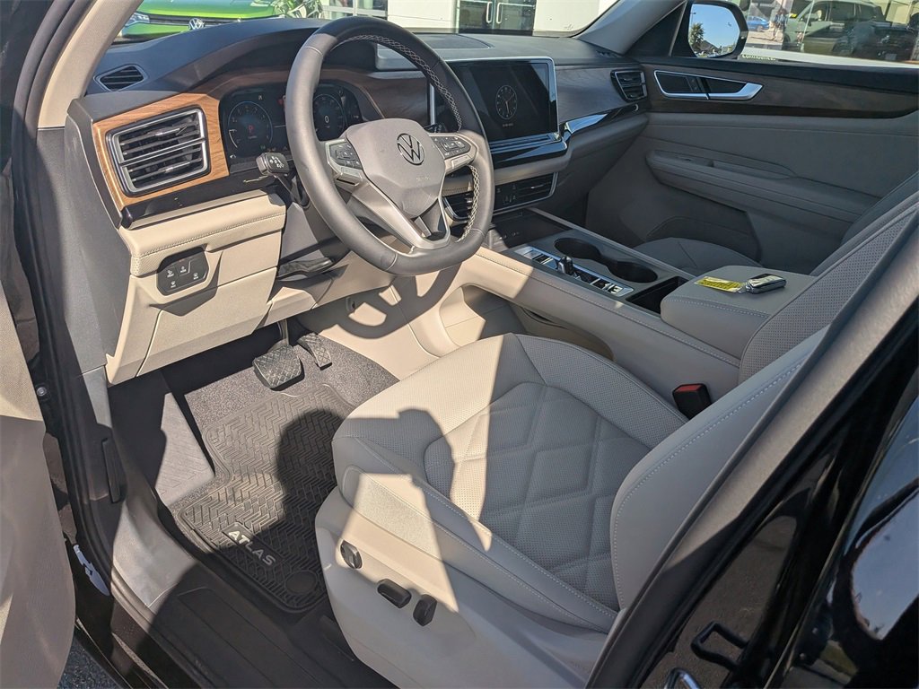 New 2026 Volkswagen Atlas SE image 2
