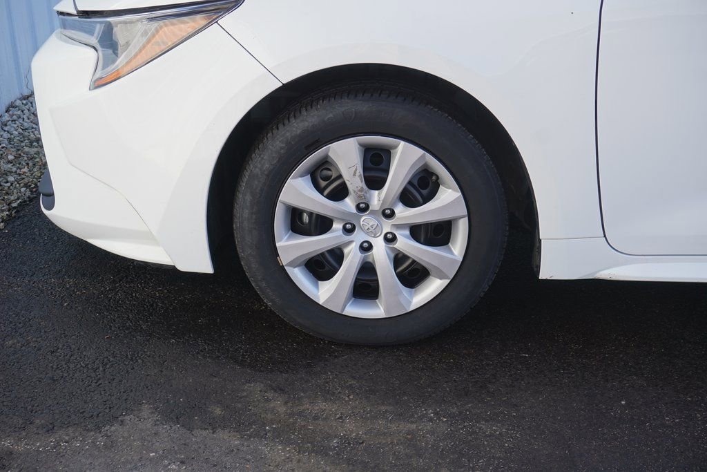 Used 2024 Toyota Corolla LE image 6
