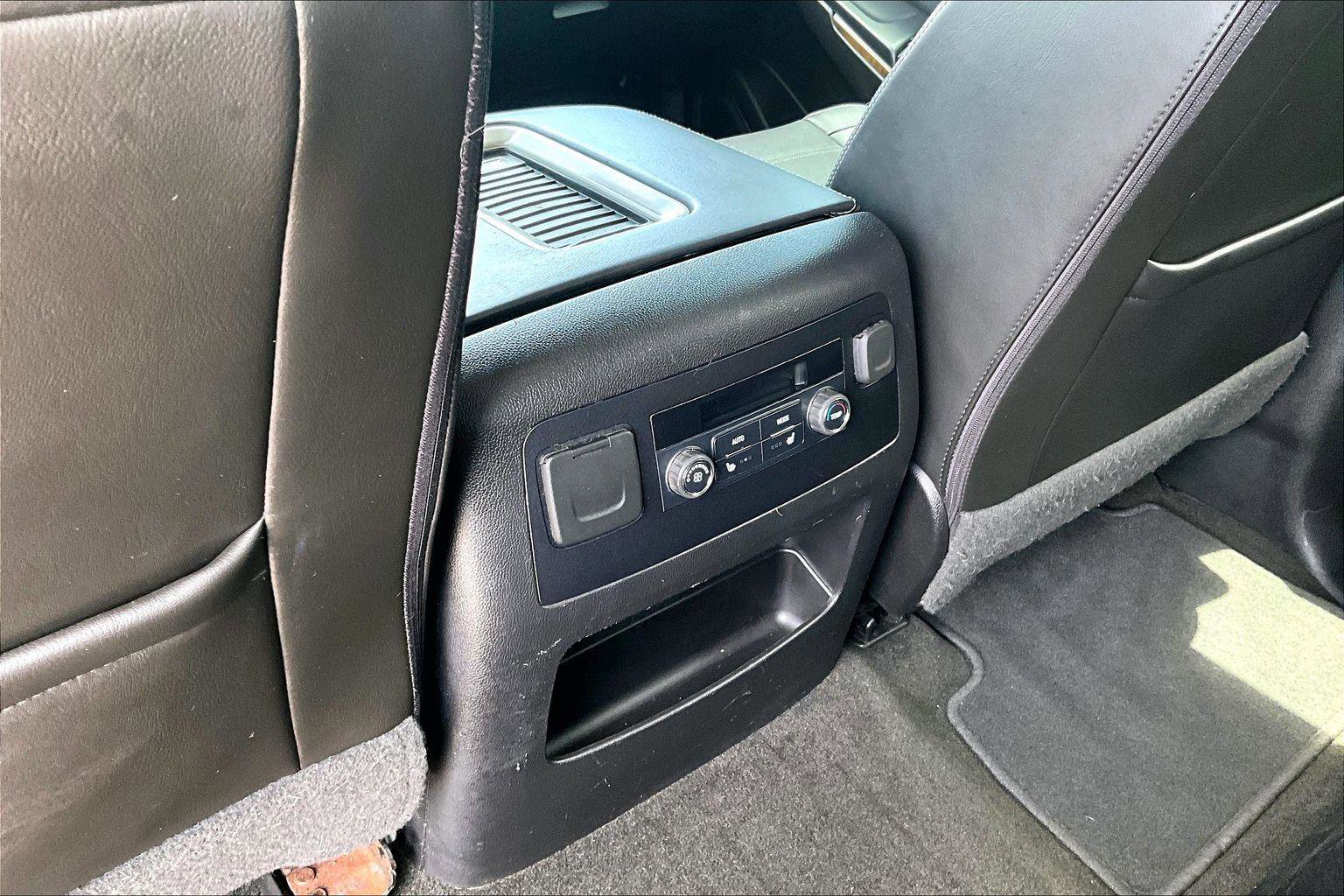 Used 2018 GMC Yukon Denali AWD/4WD image 10
