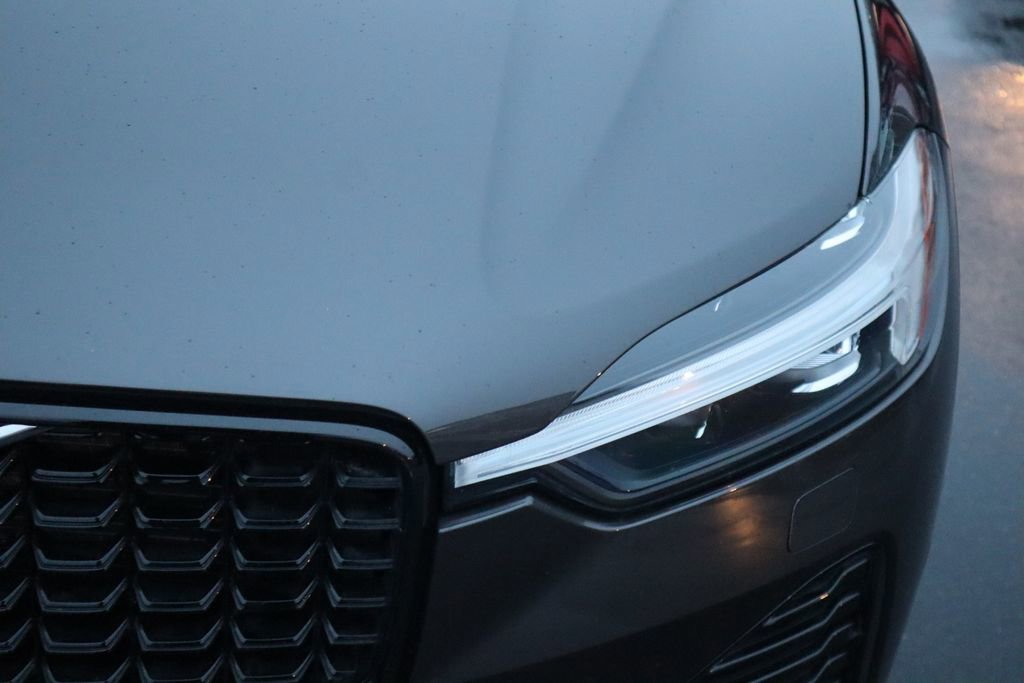 Used 2025 Volvo XC60 B5 Plus w/ Climate Package image 10