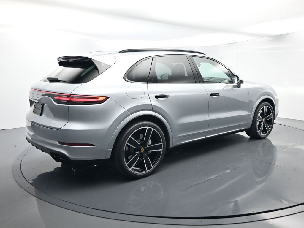 Used 2022 Porsche Cayenne Turbo image 15
