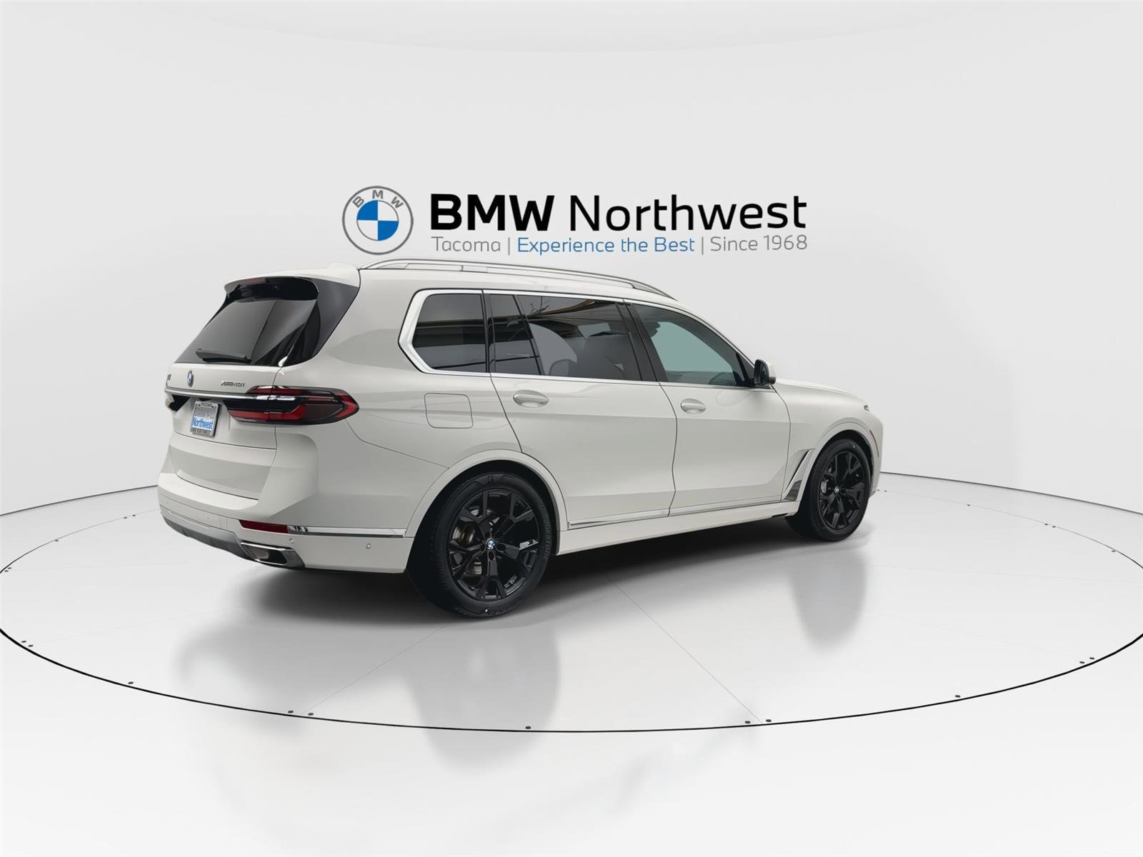 Used 2024 BMW X7 xDrive40i w/ Premium Package AWD/4WD image 3