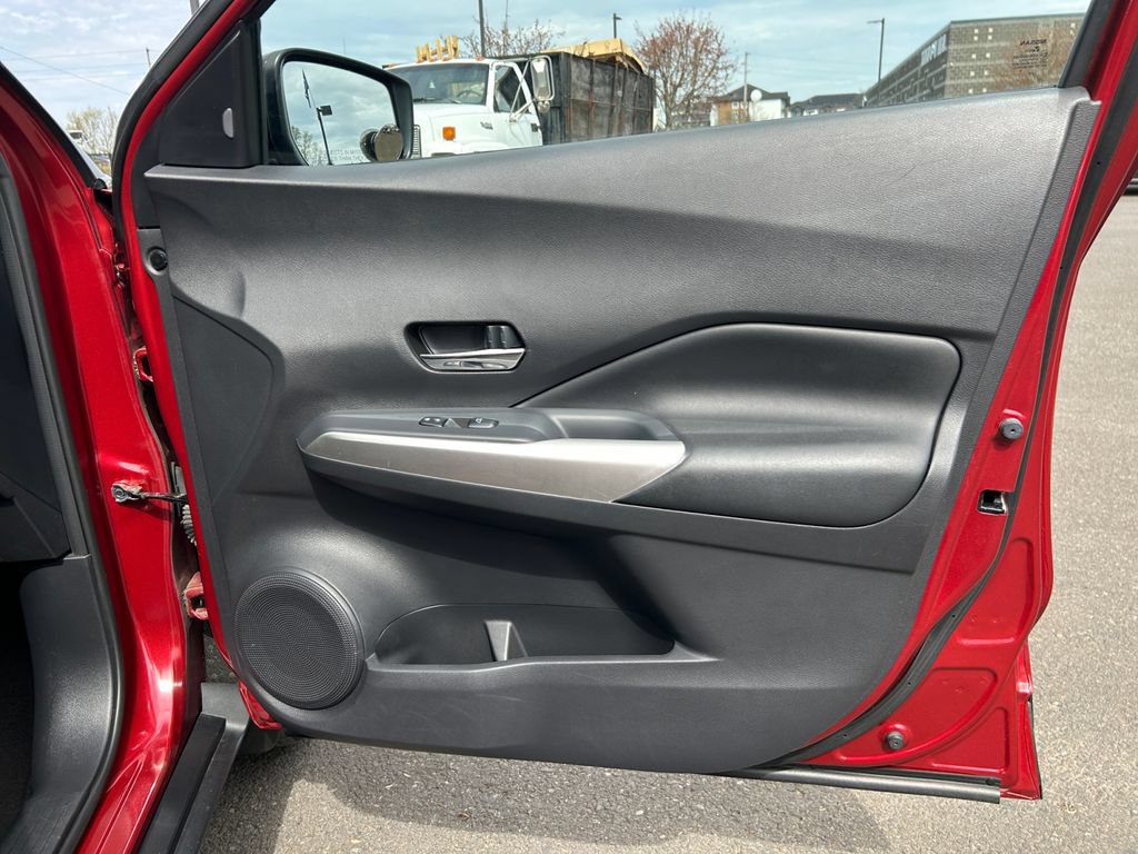 Used 2019 Nissan Kicks SR w/ SR Premium Package FWD image 25