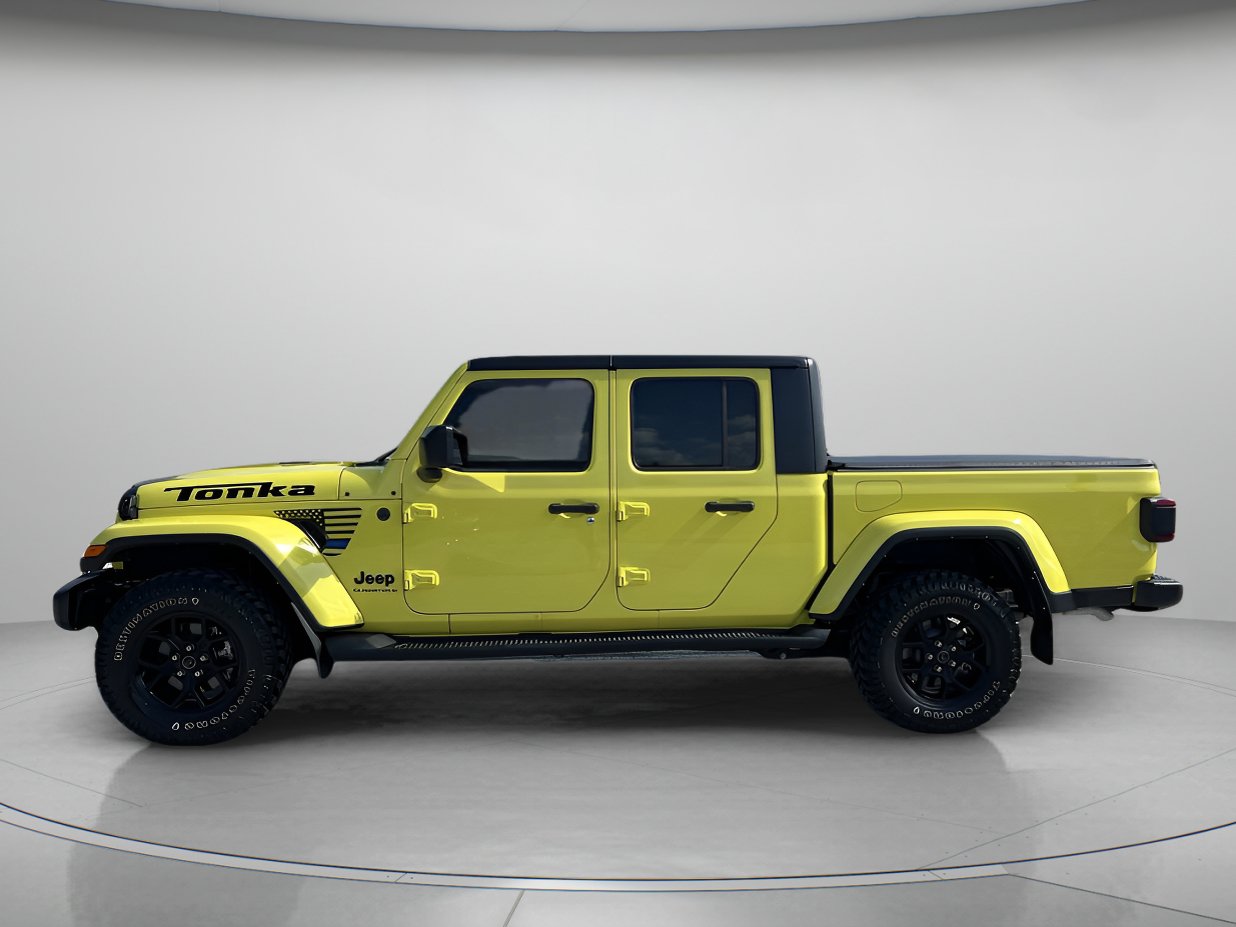 Used 2024 Jeep Gladiator Sport AWD/4WD image 5