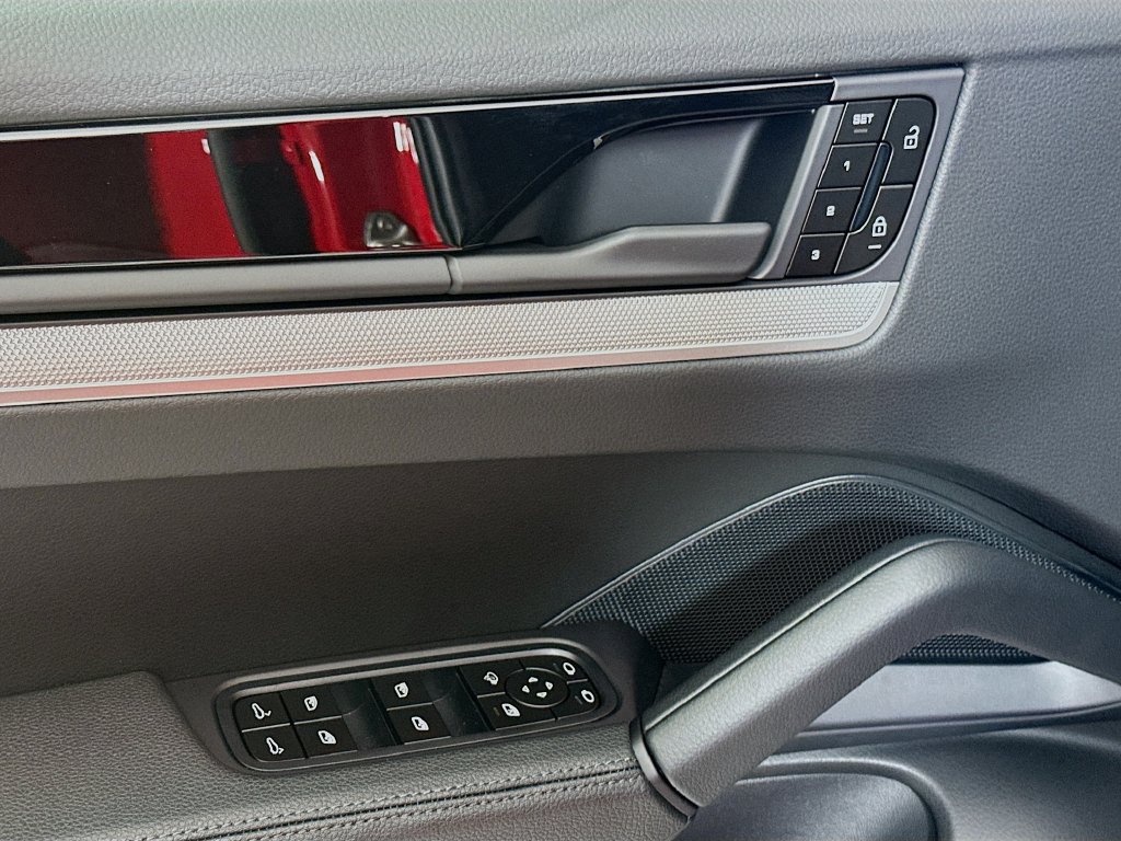New 2026 Porsche Cayenne Coupe AWD/4WD image 19