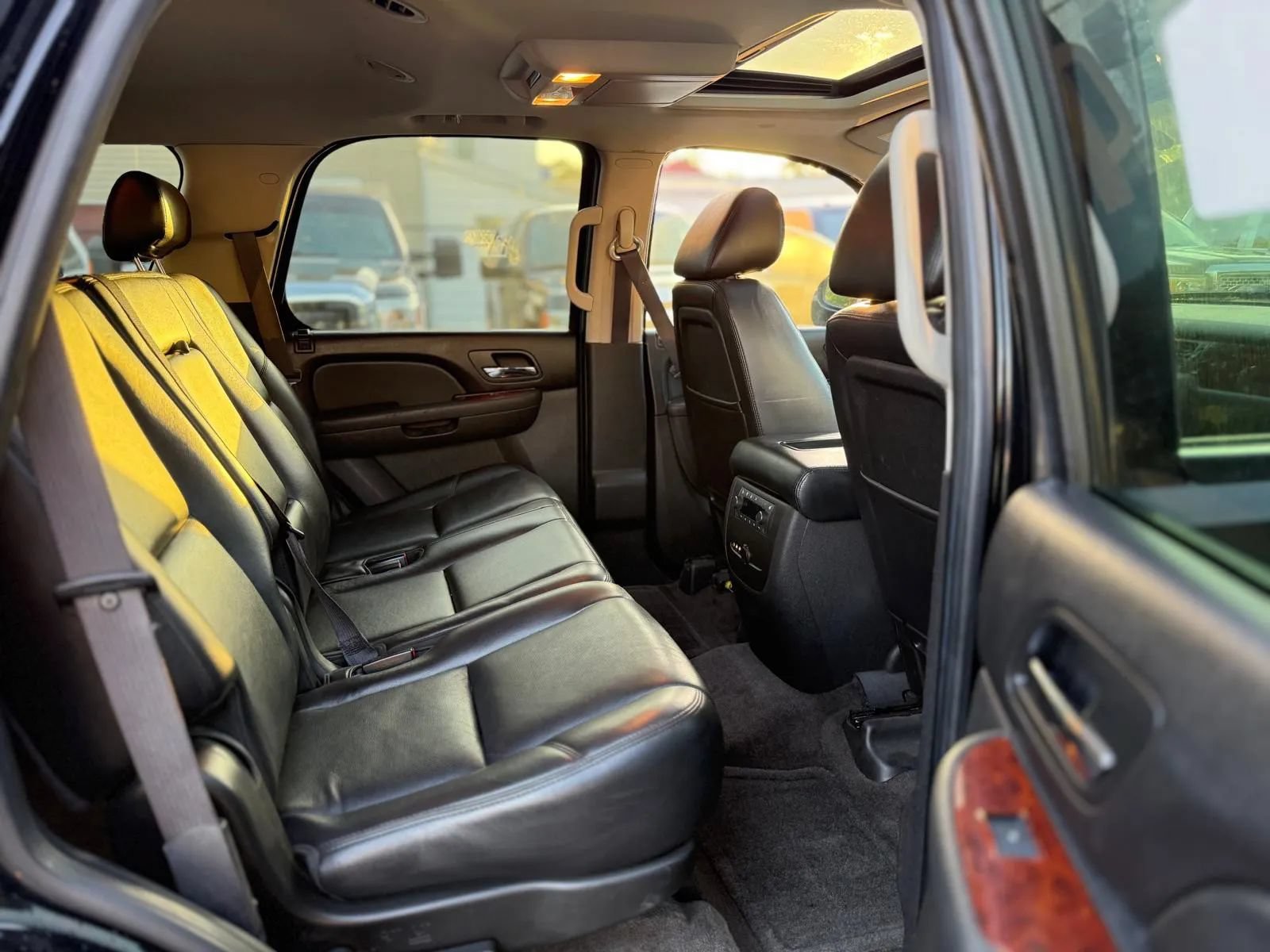 Used 2010 Chevrolet Tahoe LTZ AWD/4WD image 16