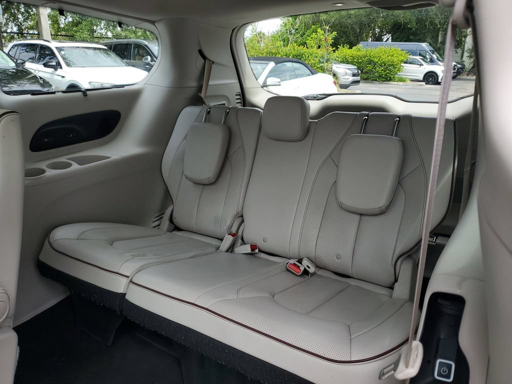 Used 2019 Chrysler Pacifica Limited FWD image 12