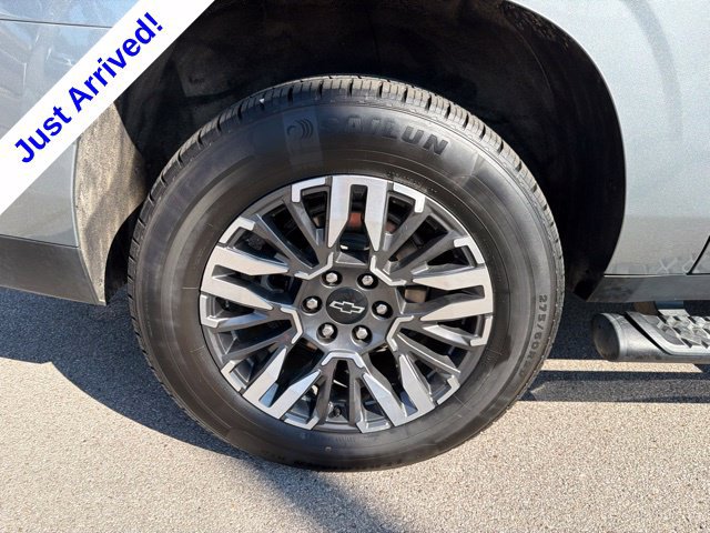 Used 2025 Chevrolet Suburban Z71 AWD/4WD image 21