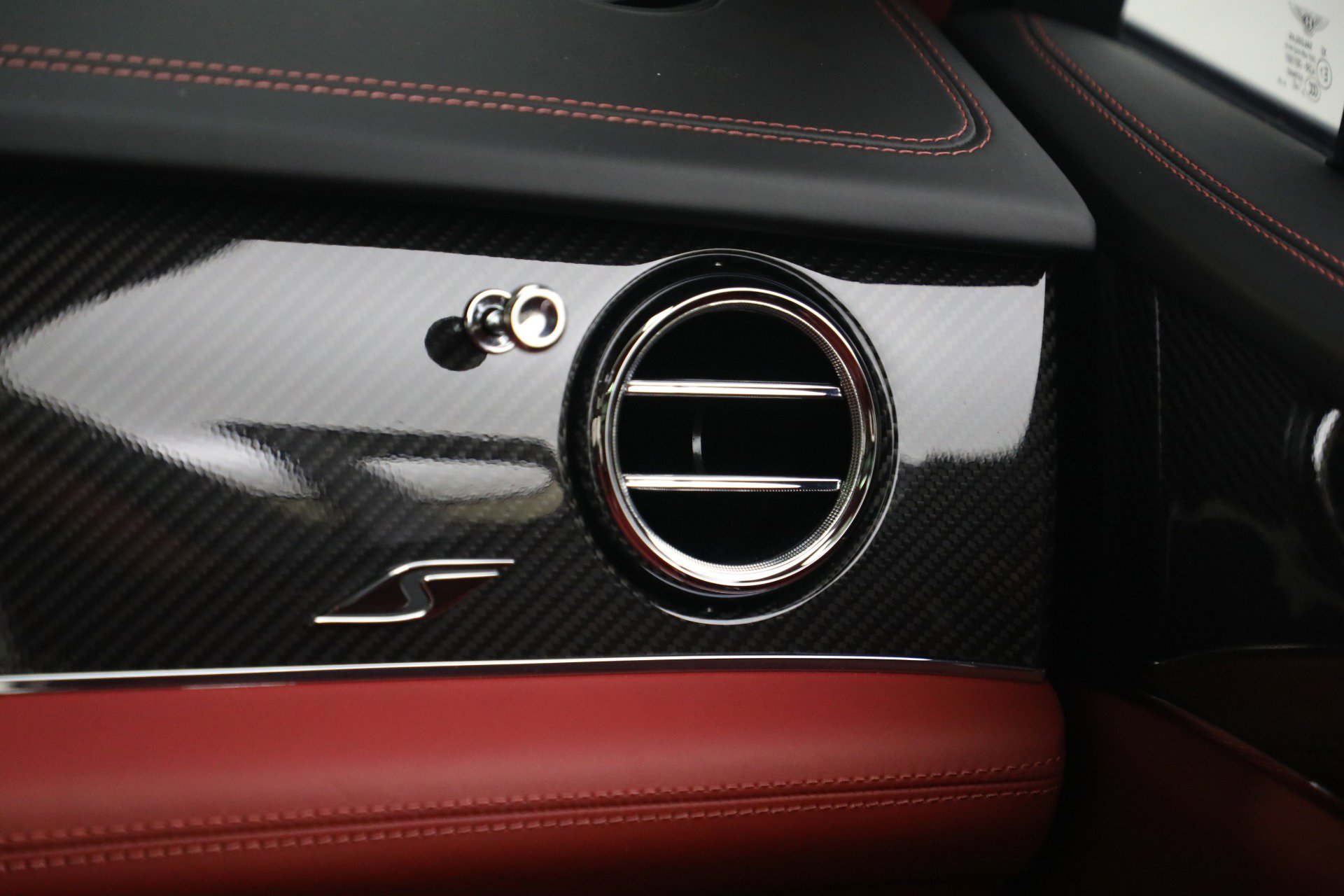 Used 2023 Bentley Bentayga AWD/4WD image 32