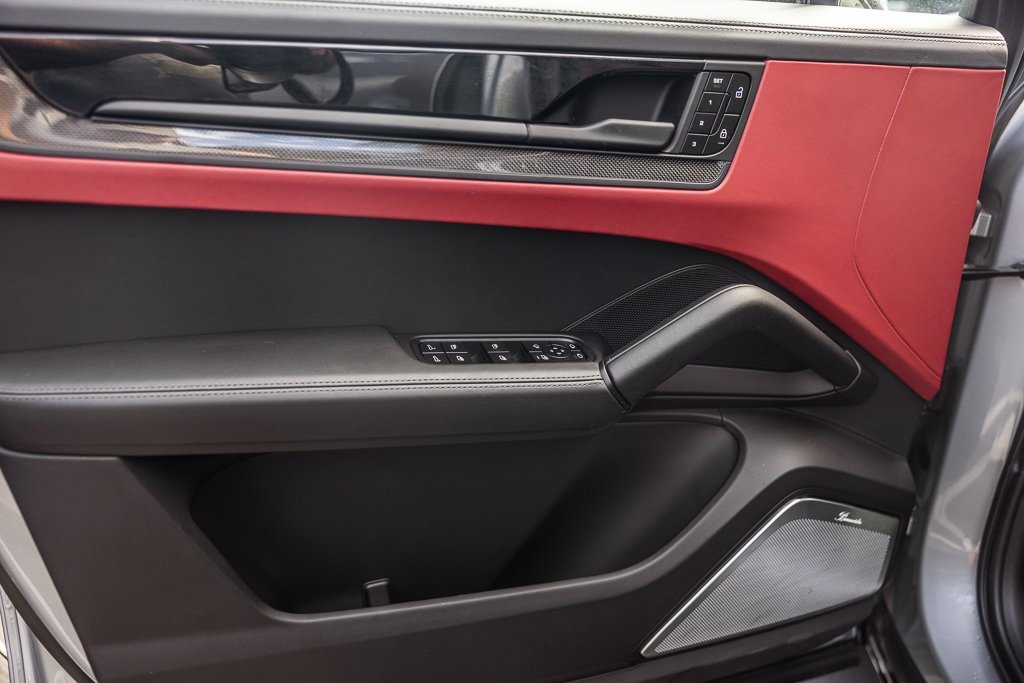 Certified 2025 Porsche Cayenne GTS image 23