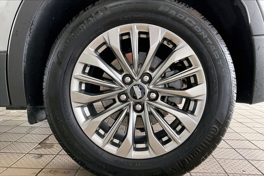 Used 2025 Cadillac XT4 Premium Luxury FWD image 32