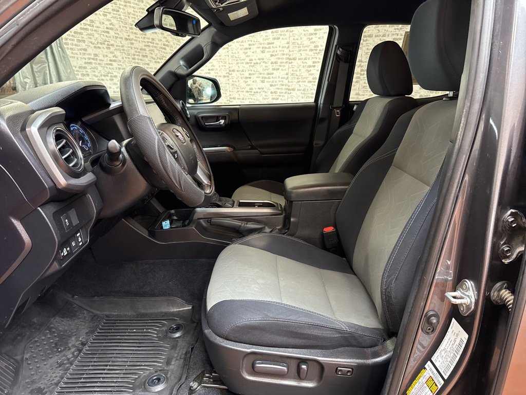 Used 2021 Toyota Tacoma TRD Off-Road w/ Technology Package image 23