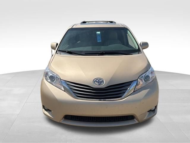 Used 2012 Toyota Sienna XLE w/ Entertainment Pkg image 9