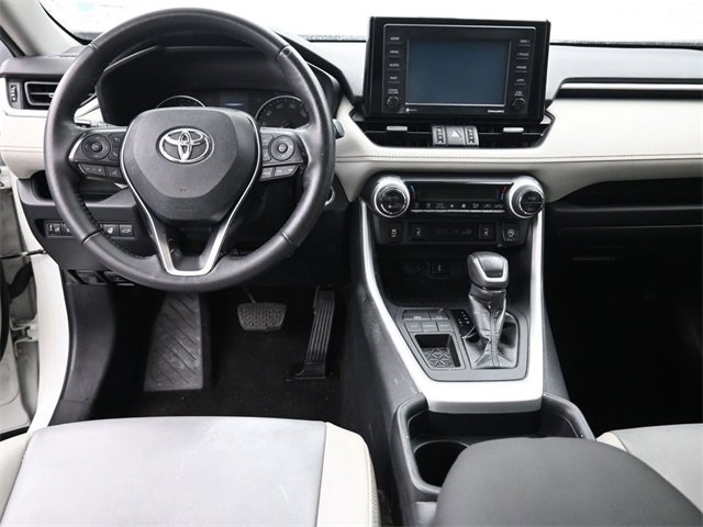 Used 2020 Toyota RAV4 XLE Premium image 21