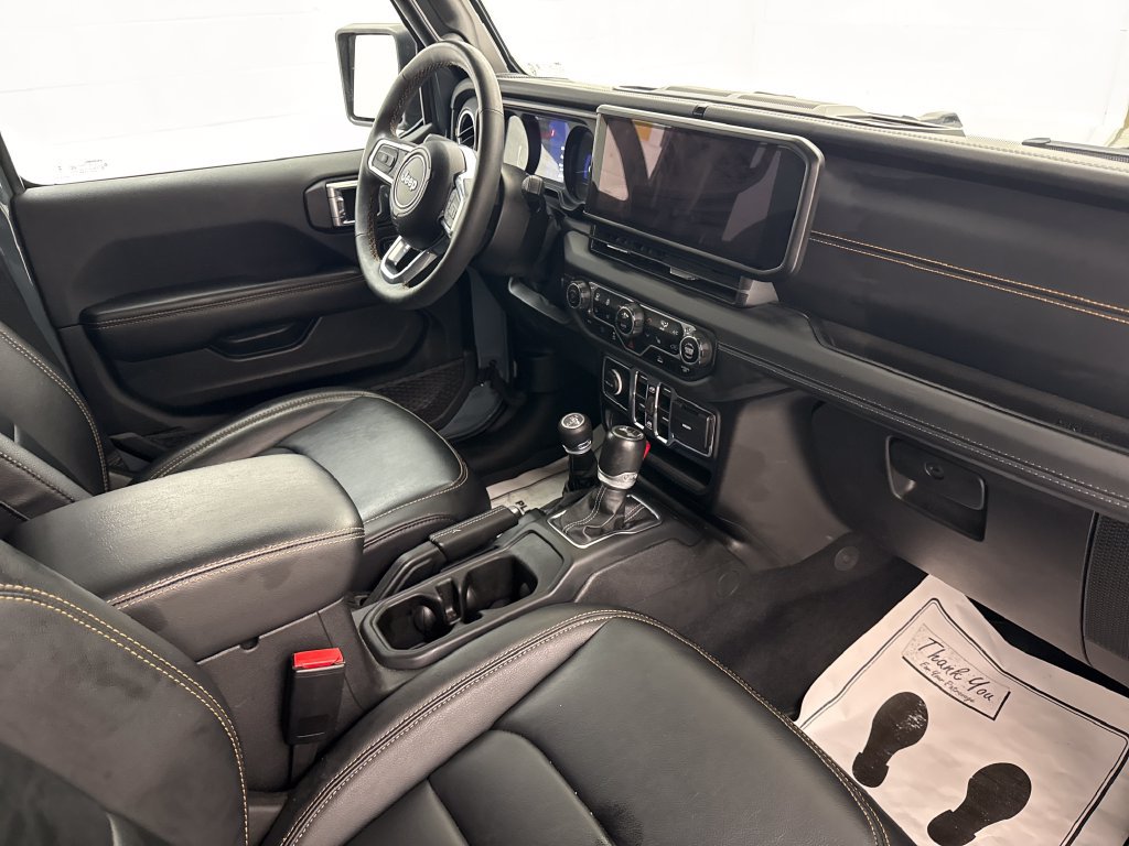 Used 2024 Jeep Wrangler Unlimited Sahara AWD/4WD image 24